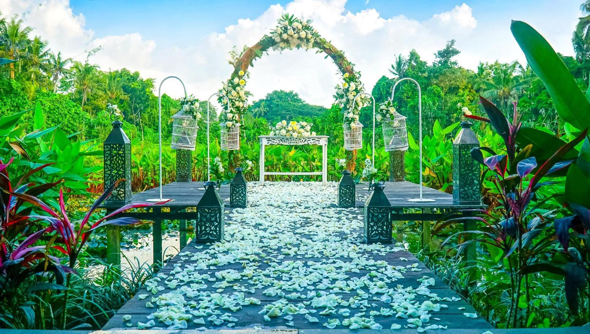 Hotel Tejaprana Bisma - Chse Certified Ubud Exteriér fotografie The Chapel of the Flowers