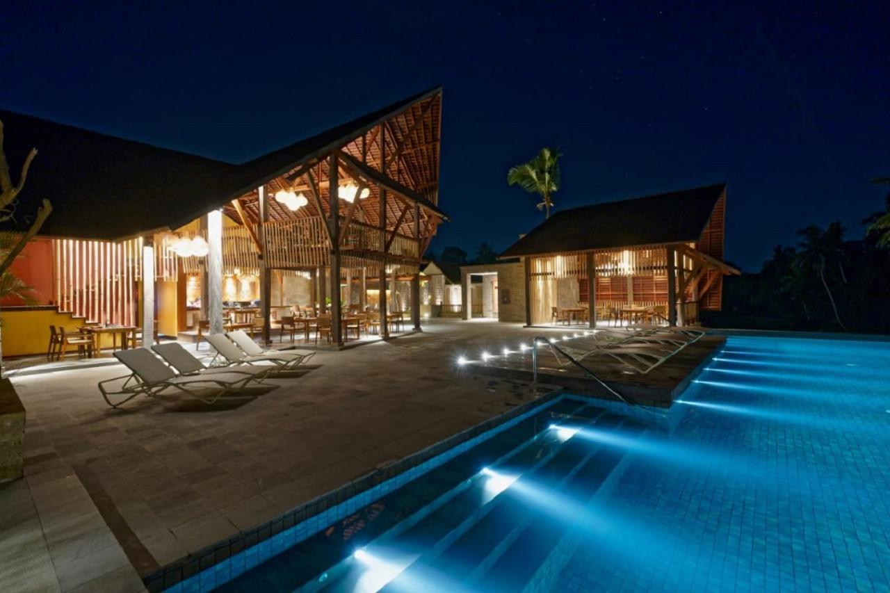 Hotel Tejaprana Bisma - Chse Certified Ubud Exteriér fotografie The resort at night